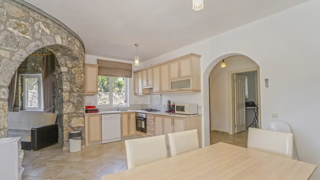 Fitted kitchen